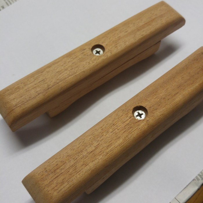 WoodHandlesUntreated